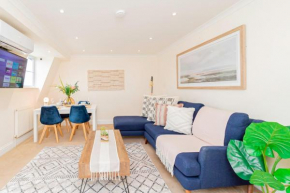 Battersea 2-Bedroom Top-Floor Apartment with Cozy Balcony